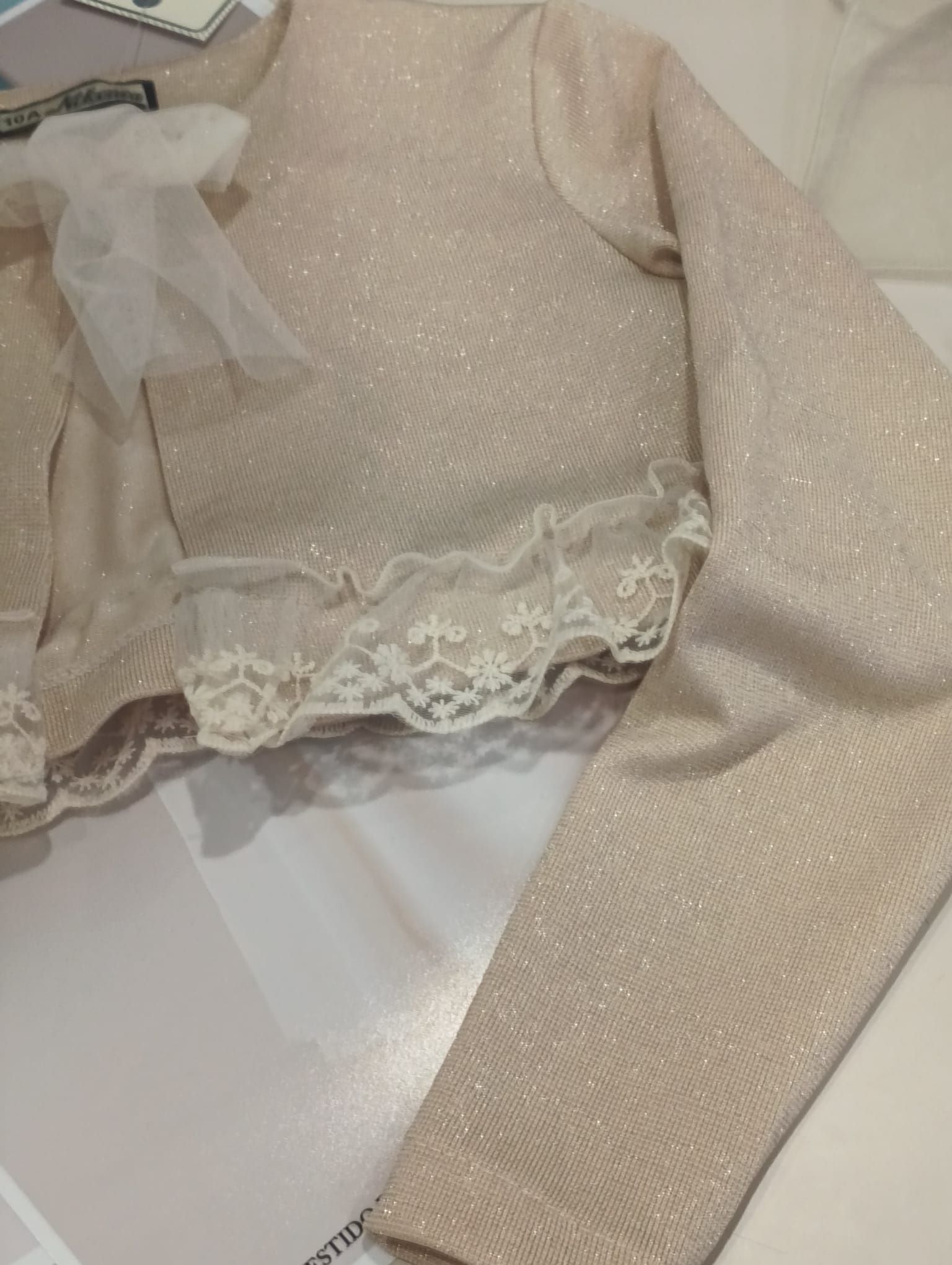 Rebeca_corta_beige_con_puntilla_2621700_Nekenia_