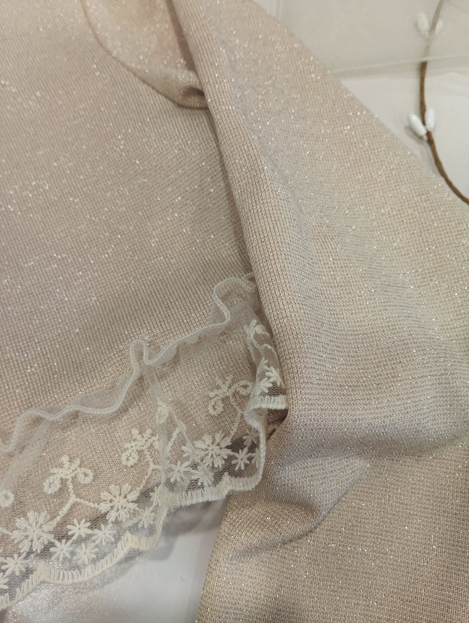 Rebeca_corta_beige_con_puntilla_2621700_Nekenia_