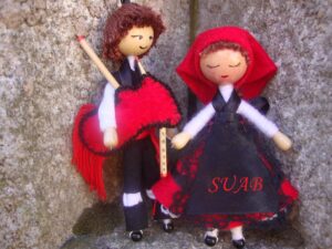 Muñeca Gallega colgante artesana